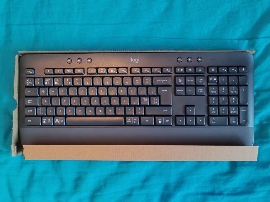 Logitech K650 Signature