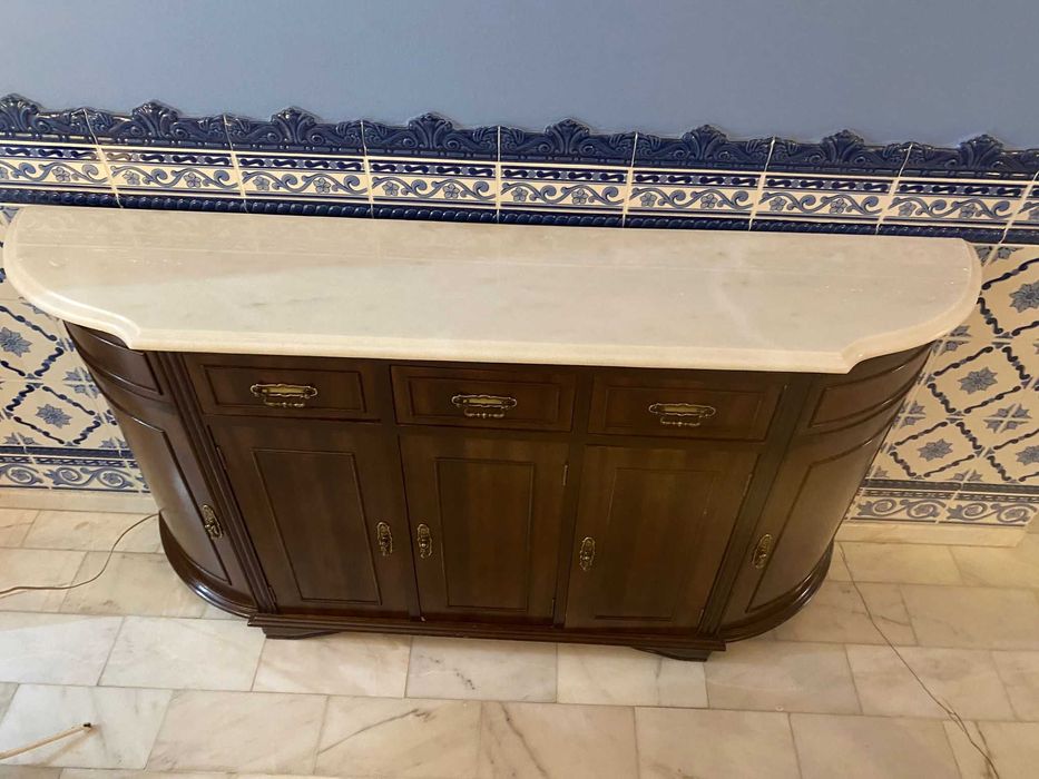 Aparador Clássico — Elegância e Funcionalidade para a Sua Casa