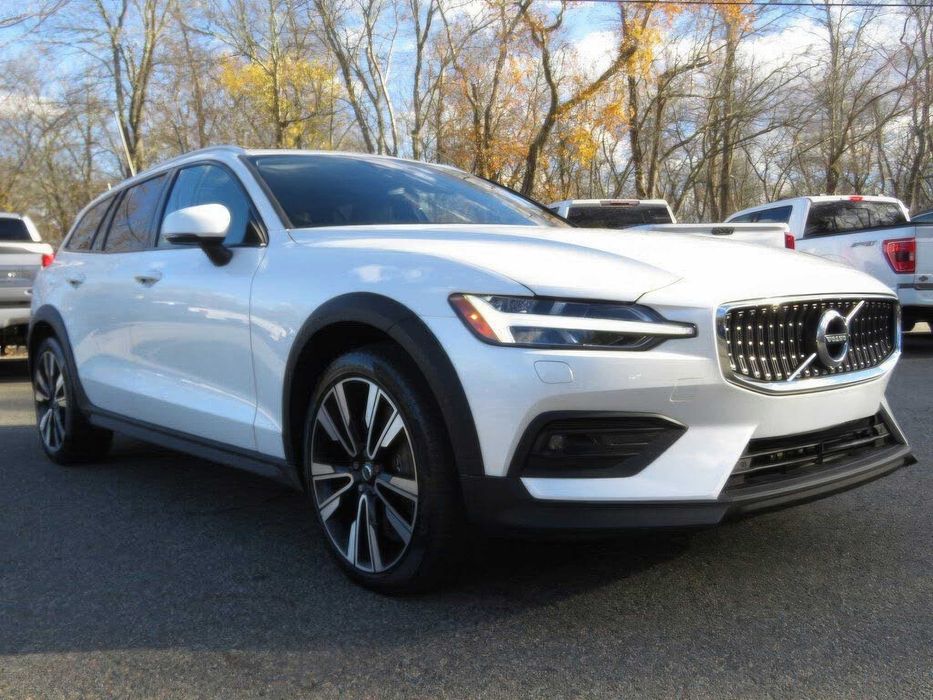 Volvo V60 Cross Country T5      2022