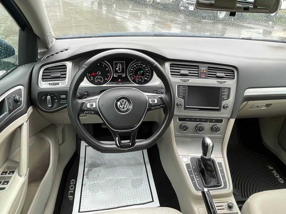 Volkswagen Golf Se      2015