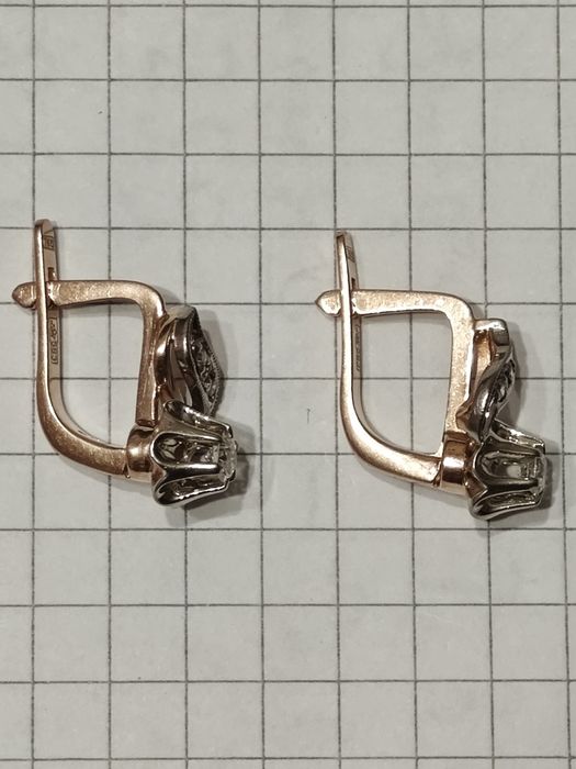 Золоті сережки, з діамантами, 583 проба.