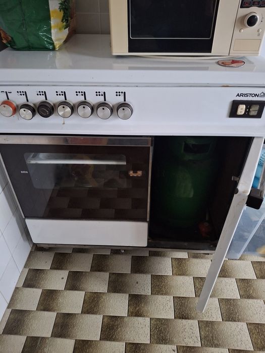 Fogão a gás com forno eletrico