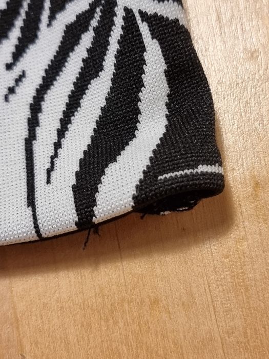 Top assimétrico Zara com estampa de folhas