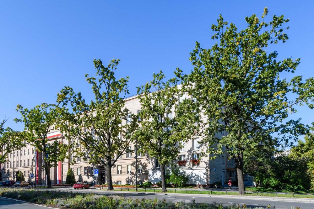 Wysoki Standard – Metro Politechnika