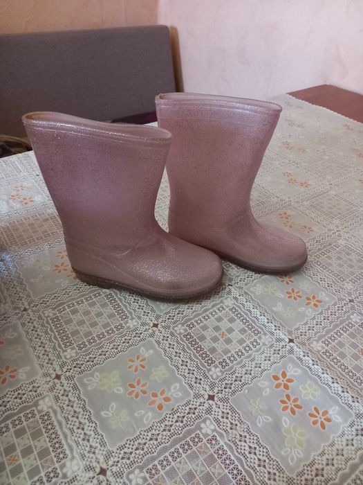 Чоботи резинові 19 см , в гарному стані