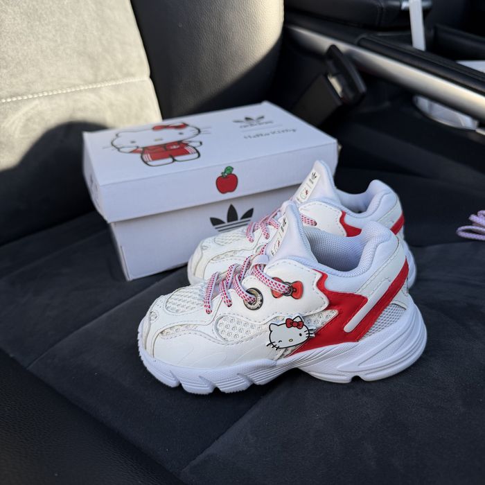 Кросівки Adidas  /hello kitty