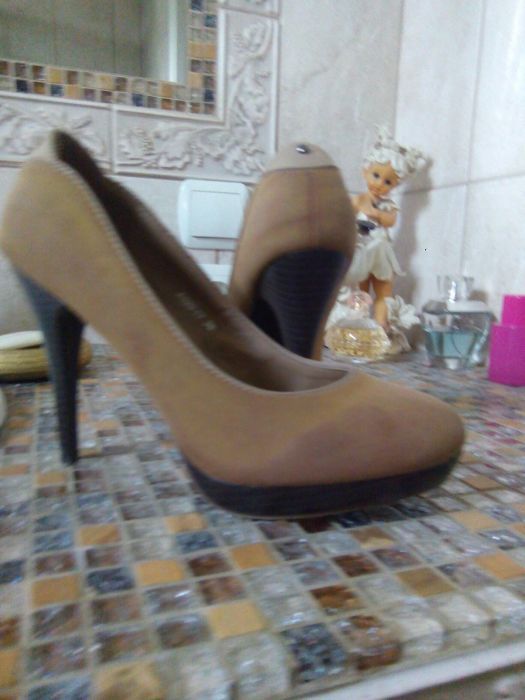 Buty na obcasie karmelowe