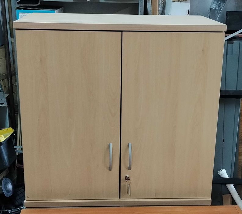 Szafka biurowa zamykana na klucz – pojemna i funkcjonalna 75x80x40