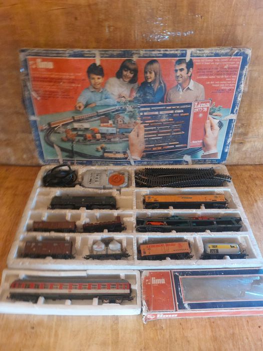 kolejka z szynami elektryczna