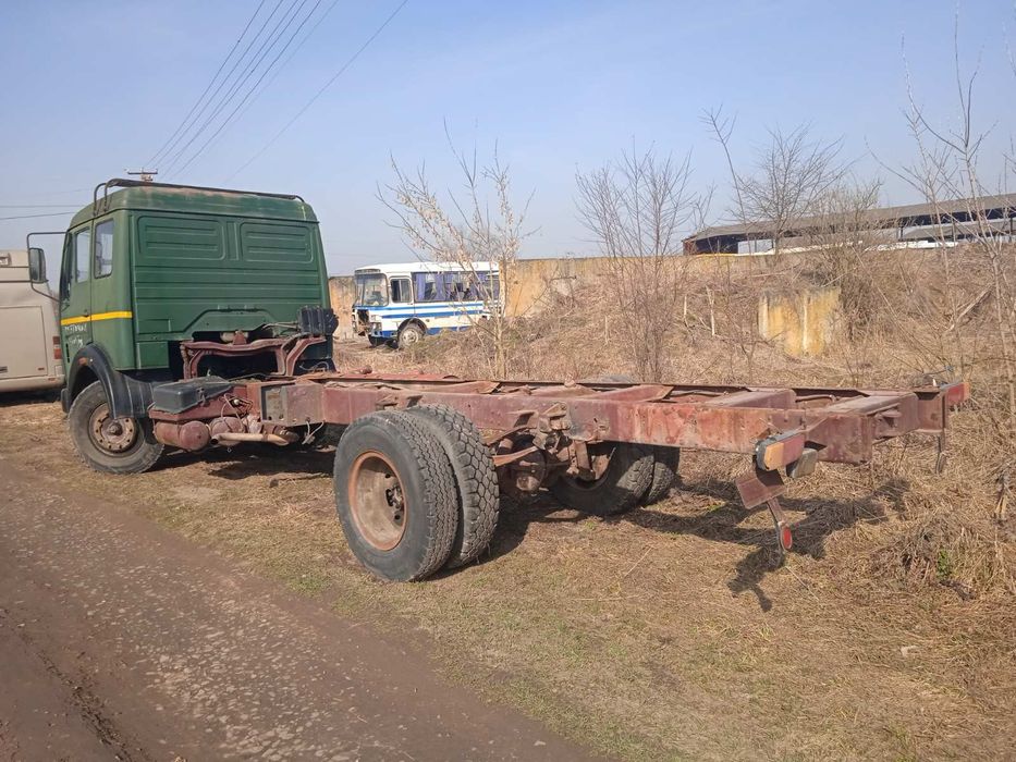 Вантажівка мерседес 1213