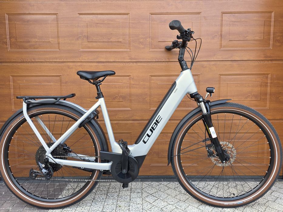 Rower Elektryczny Cube Touring Bosch Performance Line Smart
