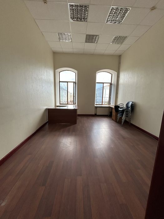 Здам 2 кабінети на Соборній .