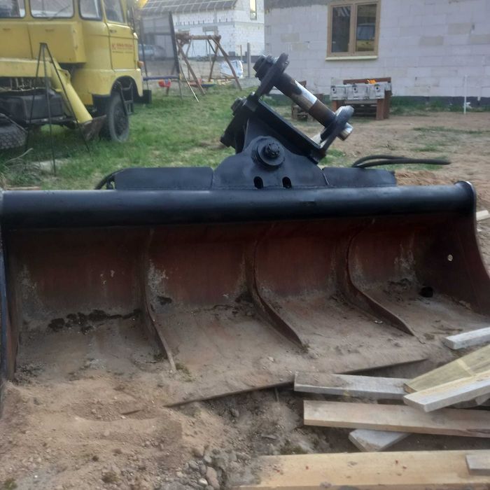 Łyżka skarpowa hydrauliczna uchylna 220 cm / sworznie 80 mm
