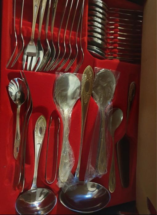 Sztućce Höffner zestaw dwu poziomowy srebrno zloty