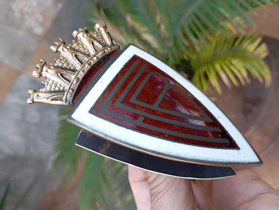 Antigo Emblema em Latão e Esmaltado Futebol Clube Barreirense para Grelha Frontal de Carro