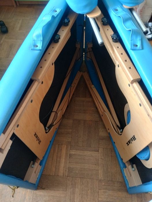 Масажний стіл кушетка