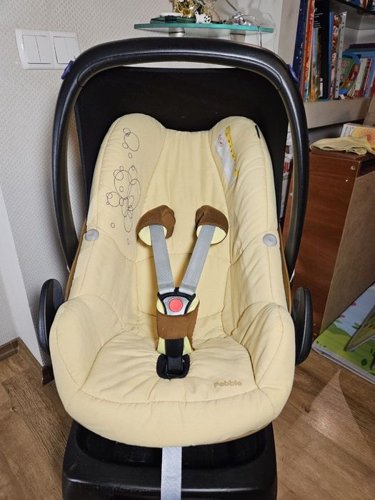 Автокрісло 0+ Maxi-cozi Pebble + FamilyFix до 13кг