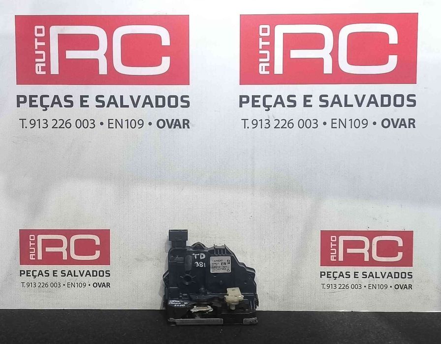 Fechadura / Fecho Porta Trás Direito 13258267 - OPEL CORSA D