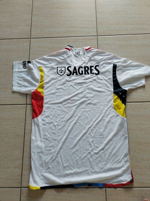 Vendo Equipamento do Benfica