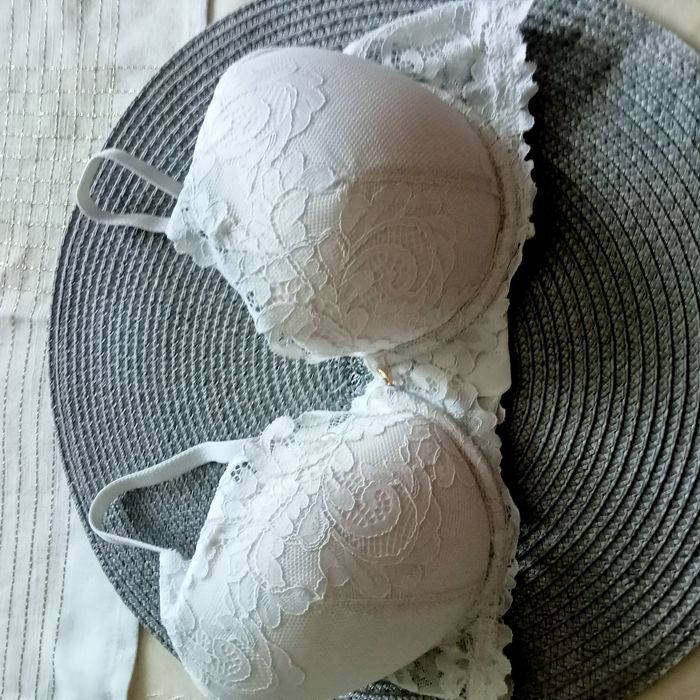 Biustonosz koronkowy, ecru Esotiq 70D