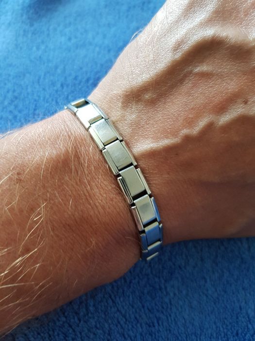 Браслет. Модный.  Очень стильный дизайн.