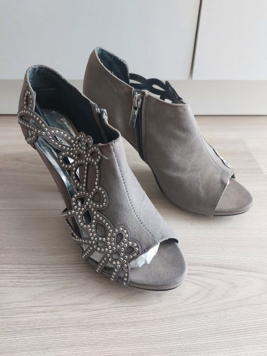 Wysokie eleganckie buty siwe srebrne 39