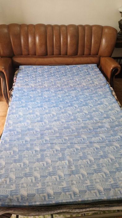 Sofá-cama 3 lugares + 2 cadeirões Excelente Estado