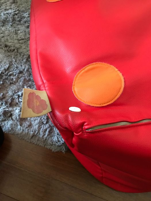 Puff em pele para quarto de criança ou jovem
