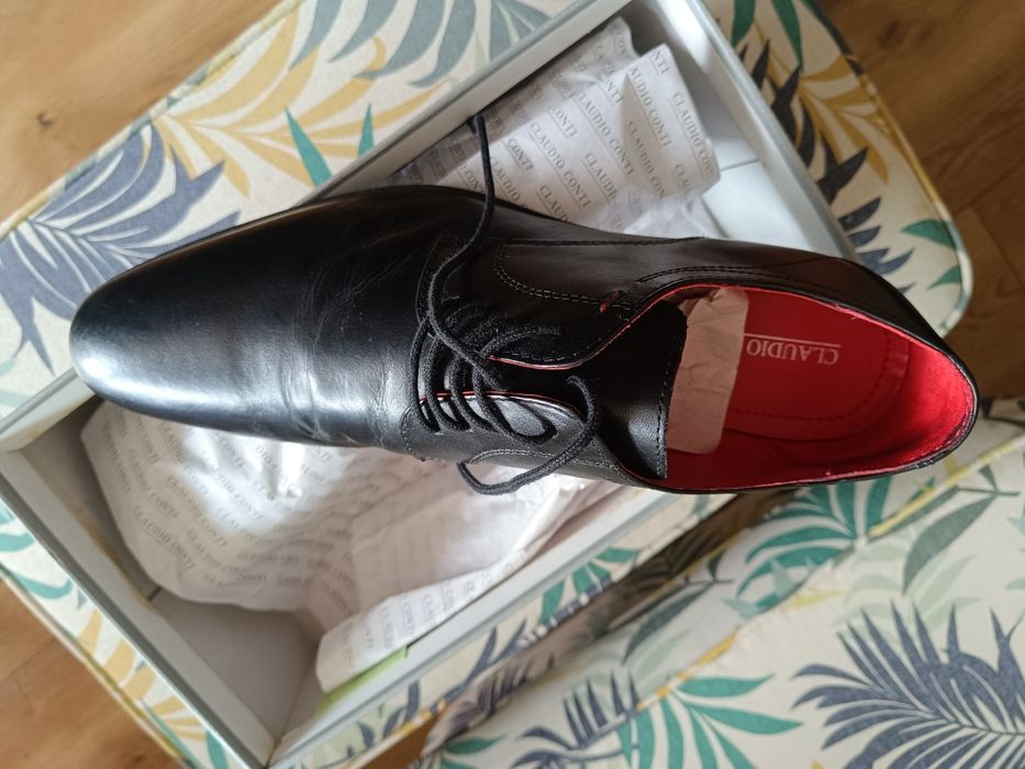 Buty męskie skórzane z czerwonym wnętrzem stan bardzo dobry