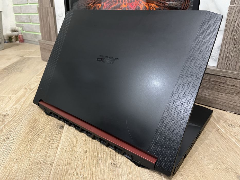 Acer Nitro I9 9880H 8x4.8 GHz/17.3 120Hz/RTX2060