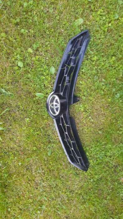 toyota corolla e16 atrapa grill