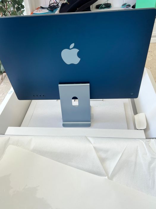 iMac 24” M1 – 8-core CPU / 8-core GPU – 8GB RAM / 256GB SSD