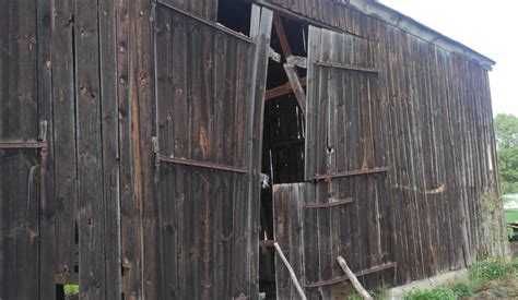 Rozbiórki obiektów drewnianych i metalowych | Stodoły, wiaty, hale