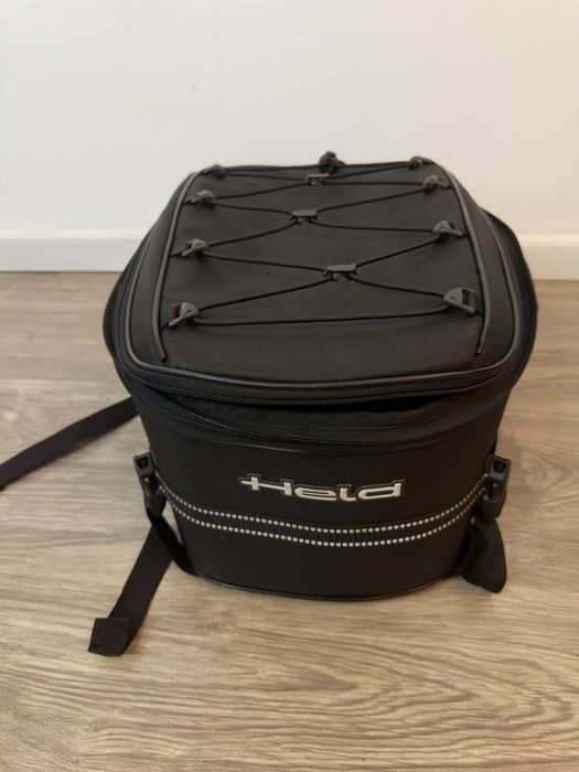 Mochila de viagem e mota da Held