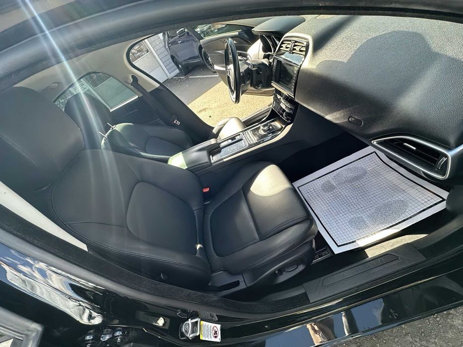 Jaguar XE 25t      2018