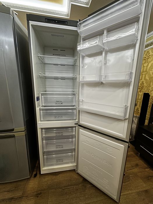 Продам  два разных холодильника