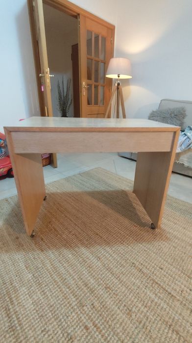 Mesa de trabalho/estudo para criança