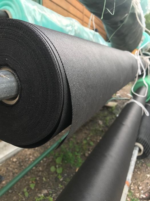 Agrowłóknina ogrodowa UV grubość 100g czarna i biała -ochrona na zimę