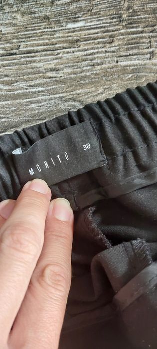 Mohito spodnie z kantką i lampasem 38