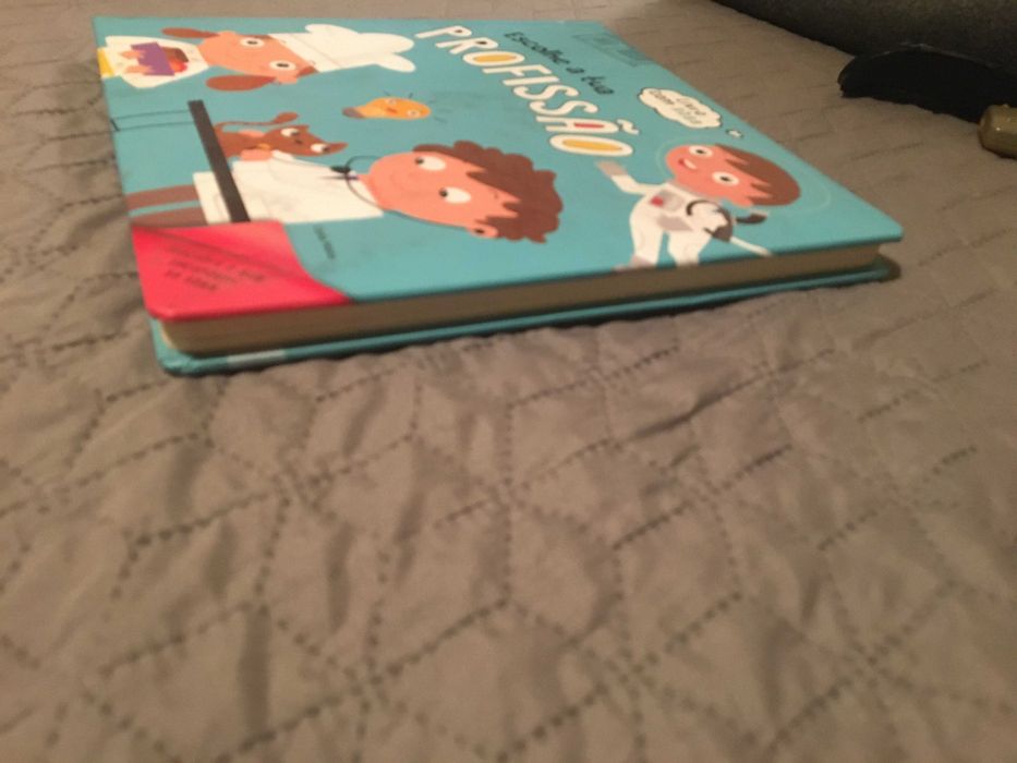 Livro Infantil "Escolhe a tua profissão" de Carla Nieto