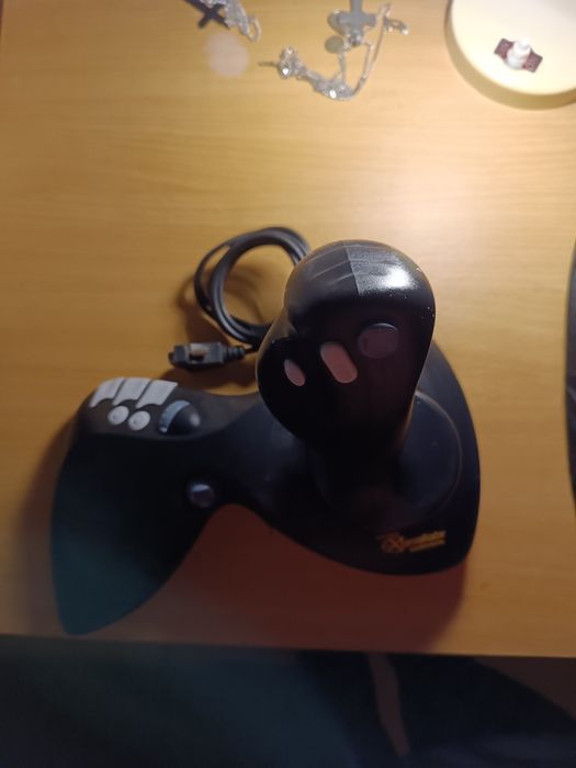 Joystick Gravis Xterminator Dual Control

- Limpo e bem conservado
- D
