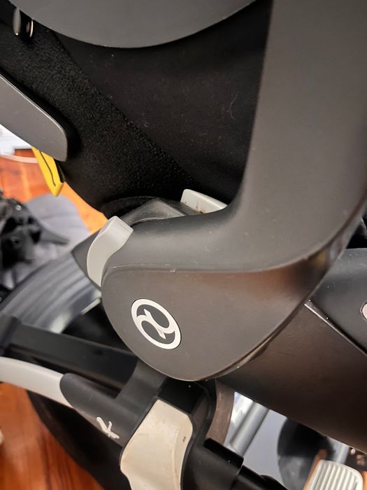 Carrinho bebé, alcofa e acessórios