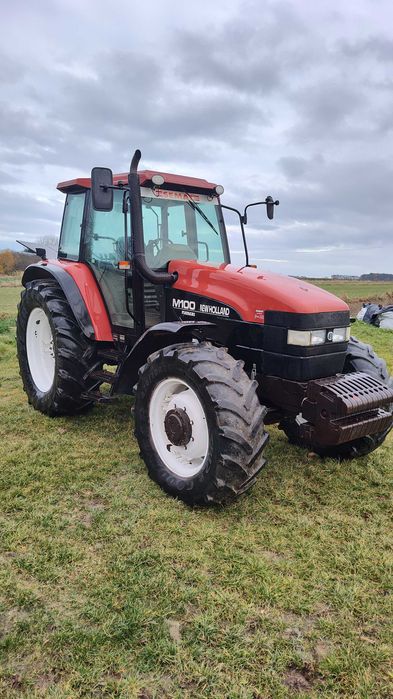 Ciągnik NEW Holland M 100, CASE