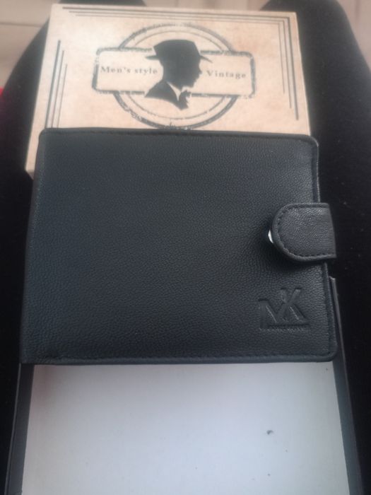 Piękny elegancki męski portfel