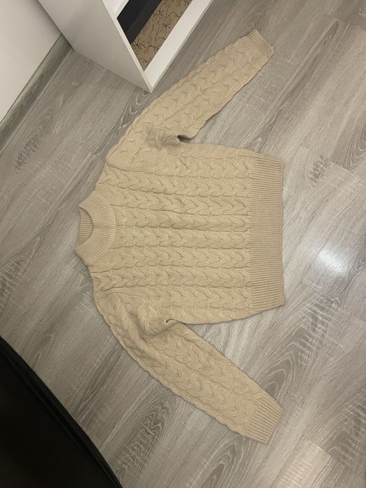 beżowy miły sweter
