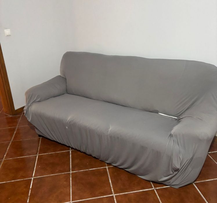 Dois sofas em couro