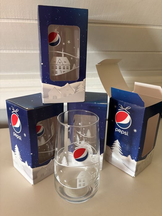 Szklanki Pepsi cola z akcentem świąt BN