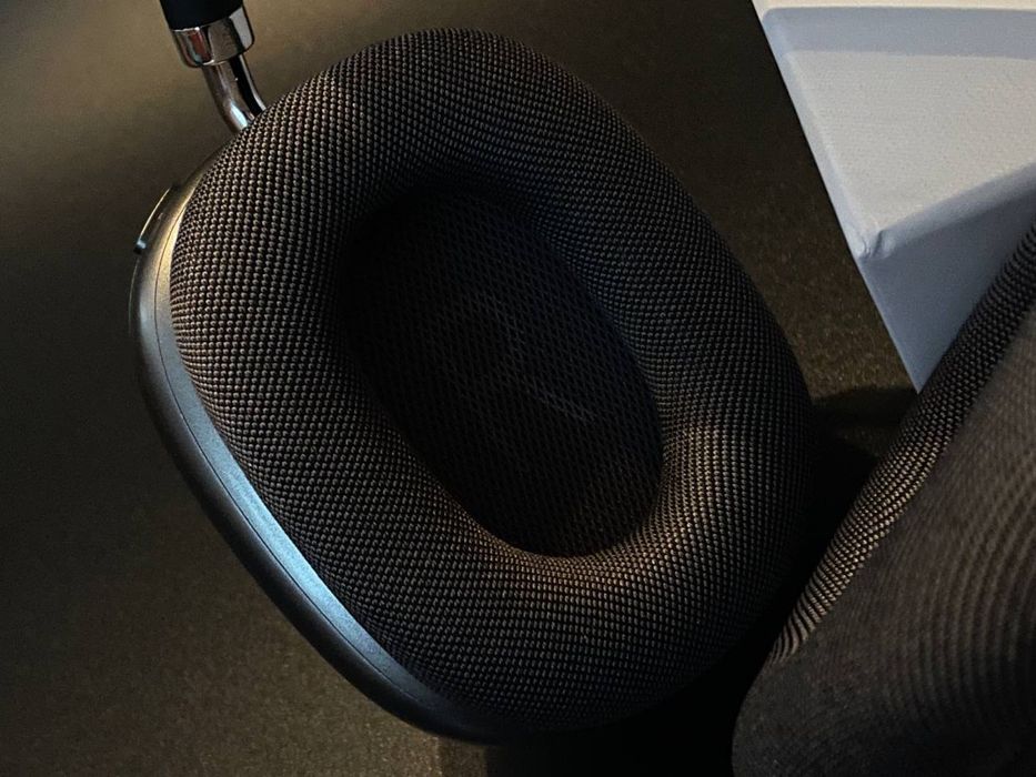 AirPods Max — Premium RM Edition