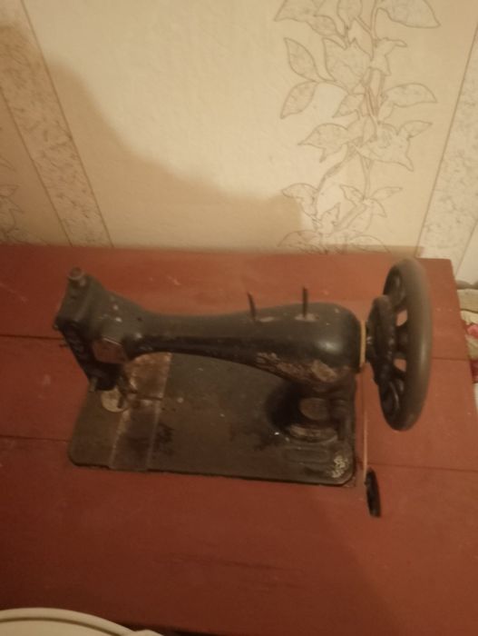 Продам старинную швейную машину
