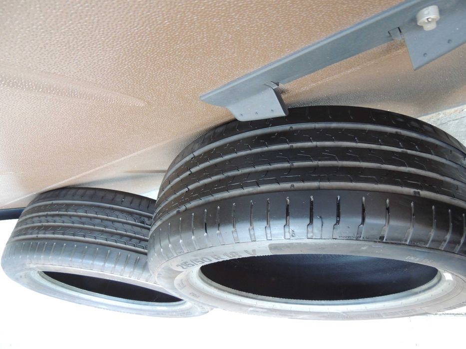 Opony -Premium Continental-  -215/50/18 -